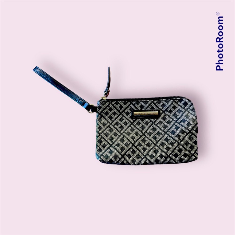 Tommy Hilfiger- Wristlet